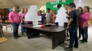Taller de pi&ntilde;atas busca apoyar a j&oacute;venes en Reynosa